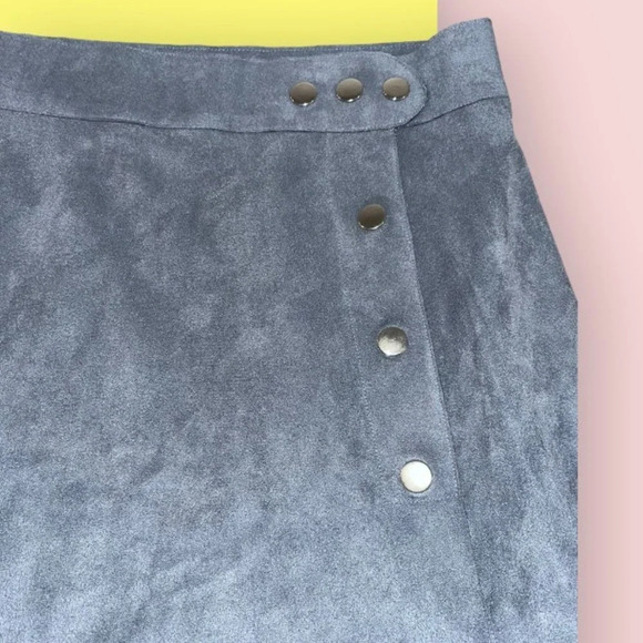 1 State size M faux suede grey mini skirt EUC - Picture 6 of 13